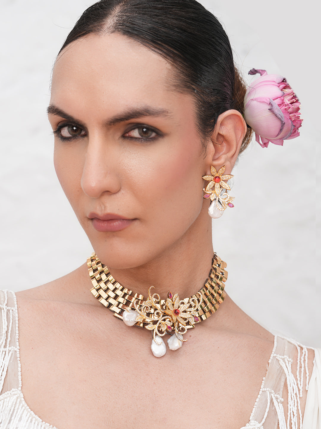 Premium Baroque Pearl Embroidered Necklace