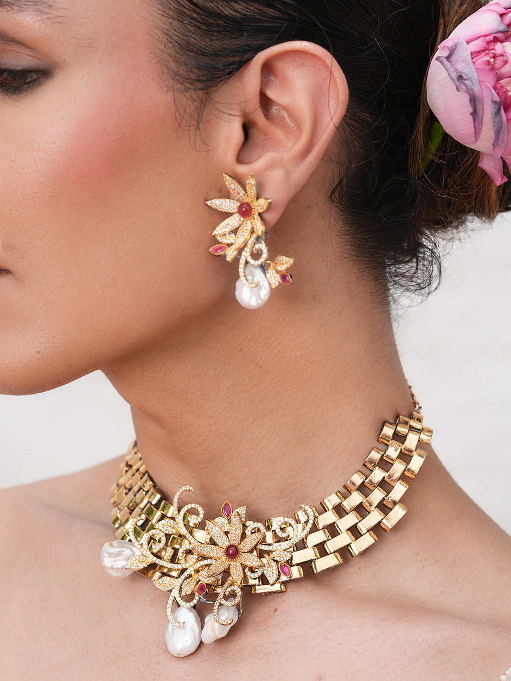 Premium Baroque Pearl Embroidered Necklace