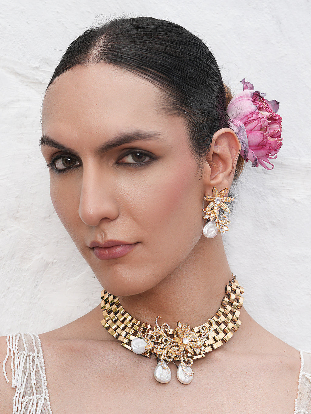 Premium Baroque Pearl Embroidered Necklace