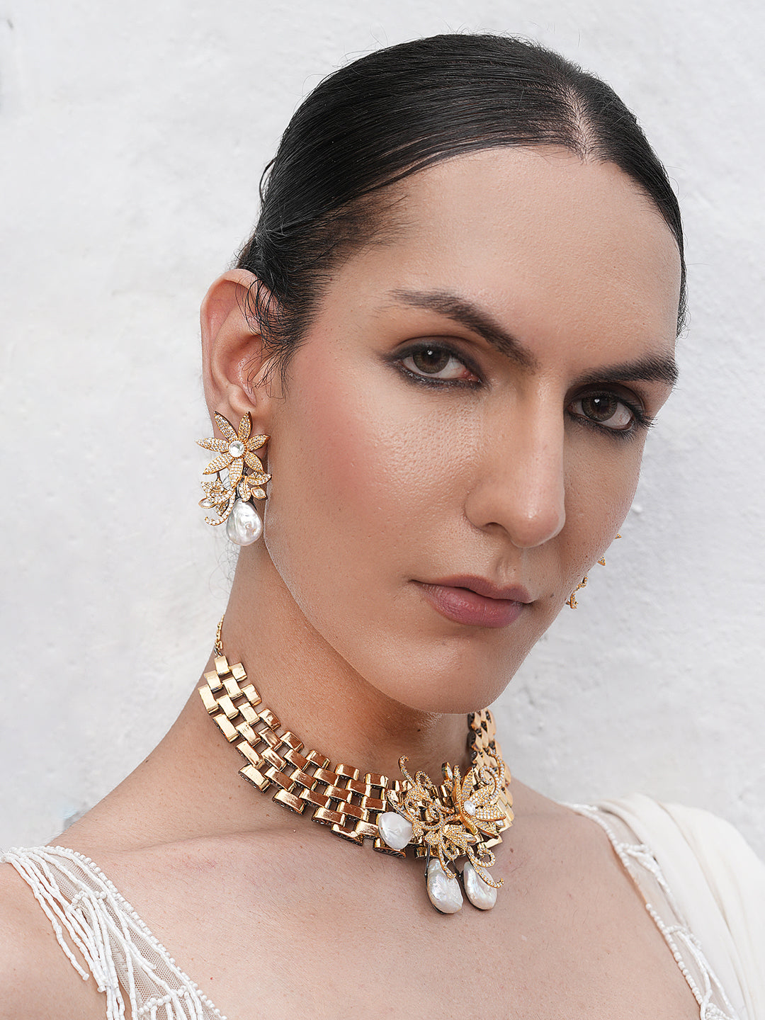 Premium Baroque Pearl Embroidered Necklace