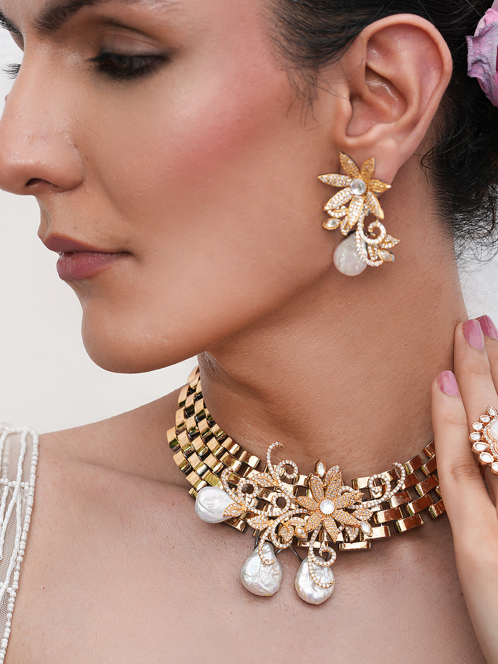 Premium Baroque Pearl Embroidered Necklace