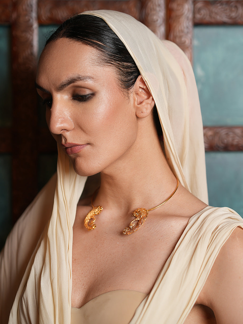 Sleek Gold Polished Hasli