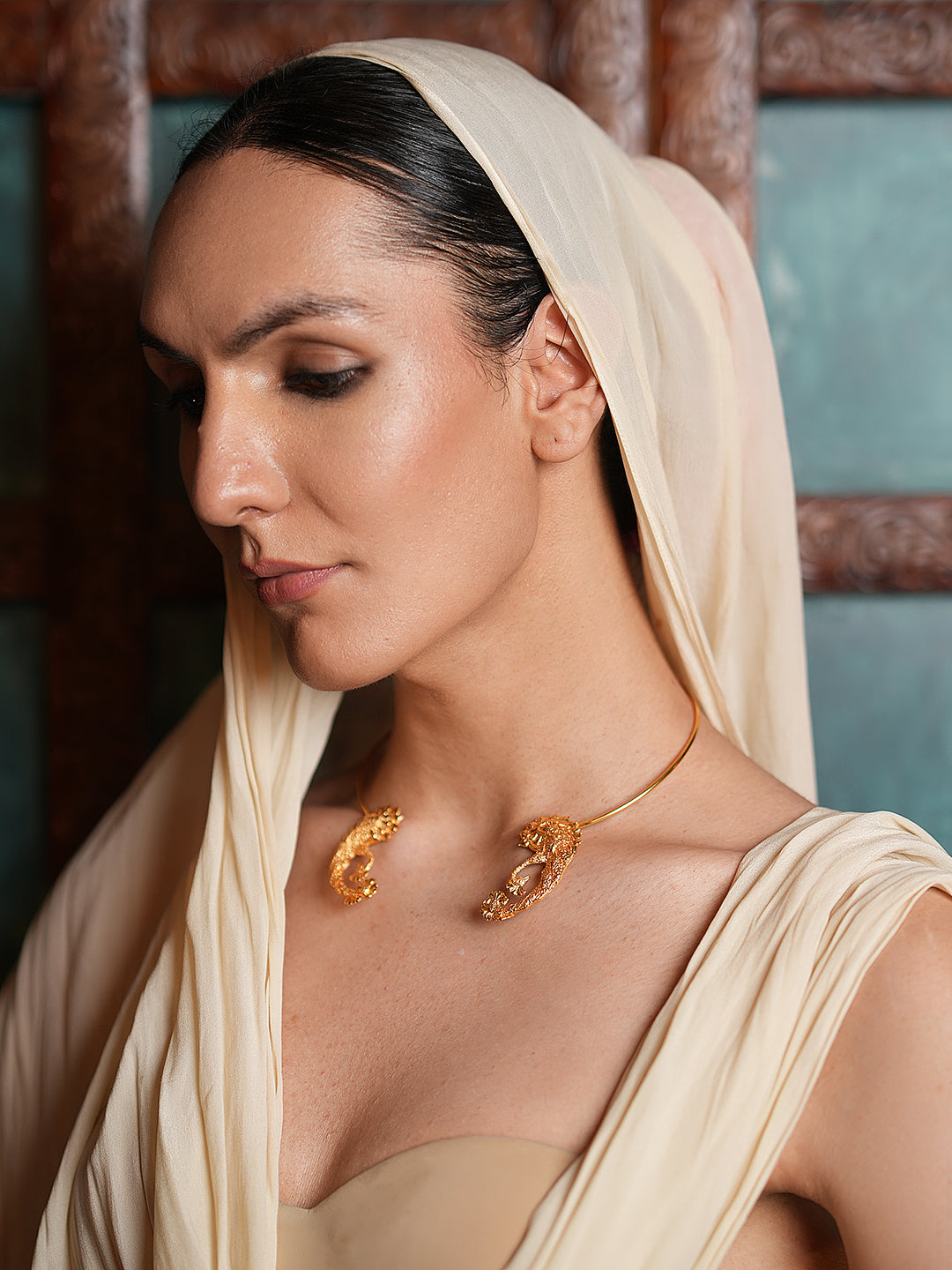 Sleek Gold Polished Hasli