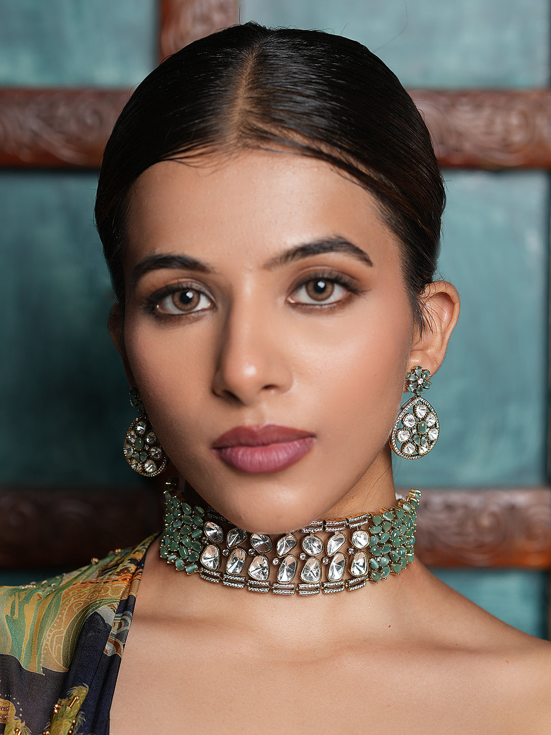 Elegant Vibrant Choker