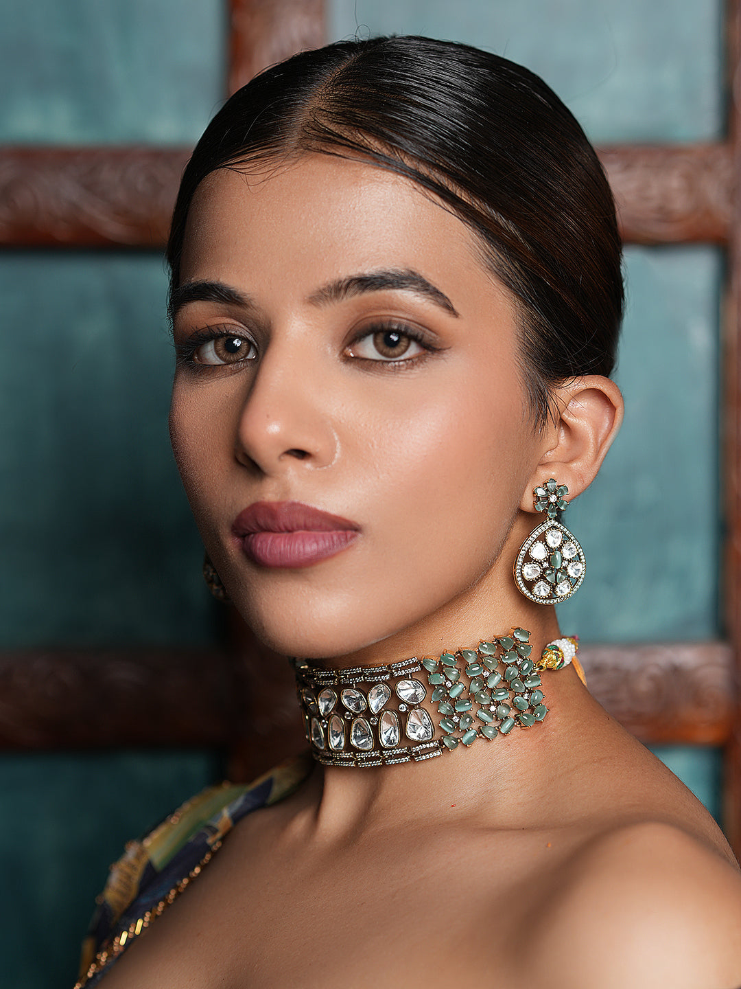Elegant Vibrant Choker