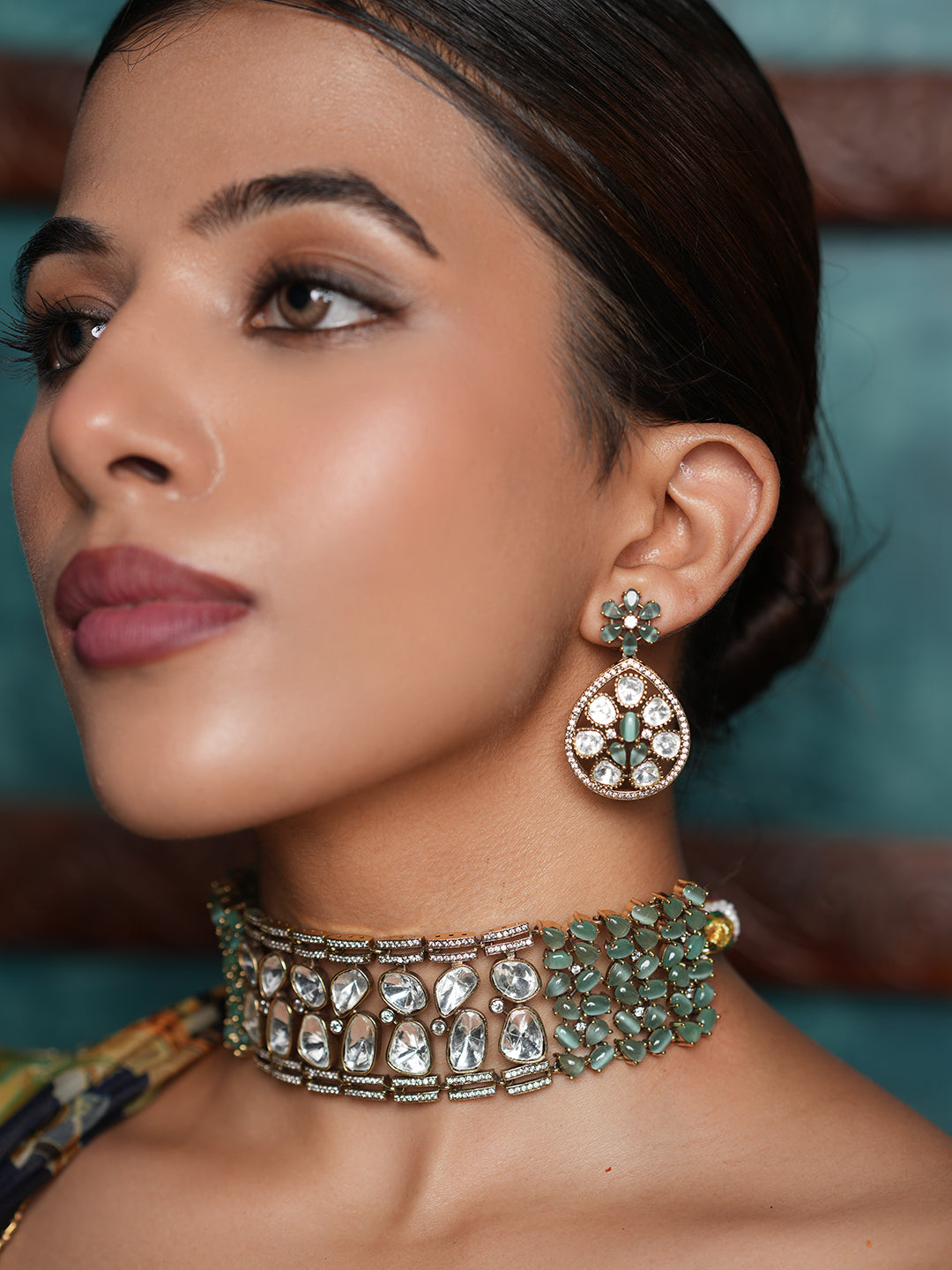 Elegant Vibrant Choker