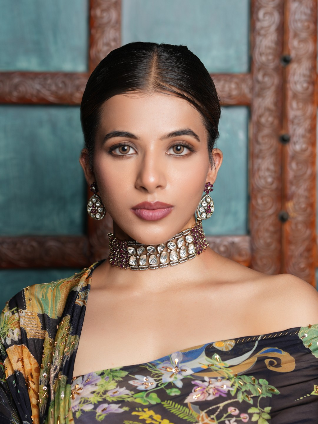 Elegant Vibrant Choker