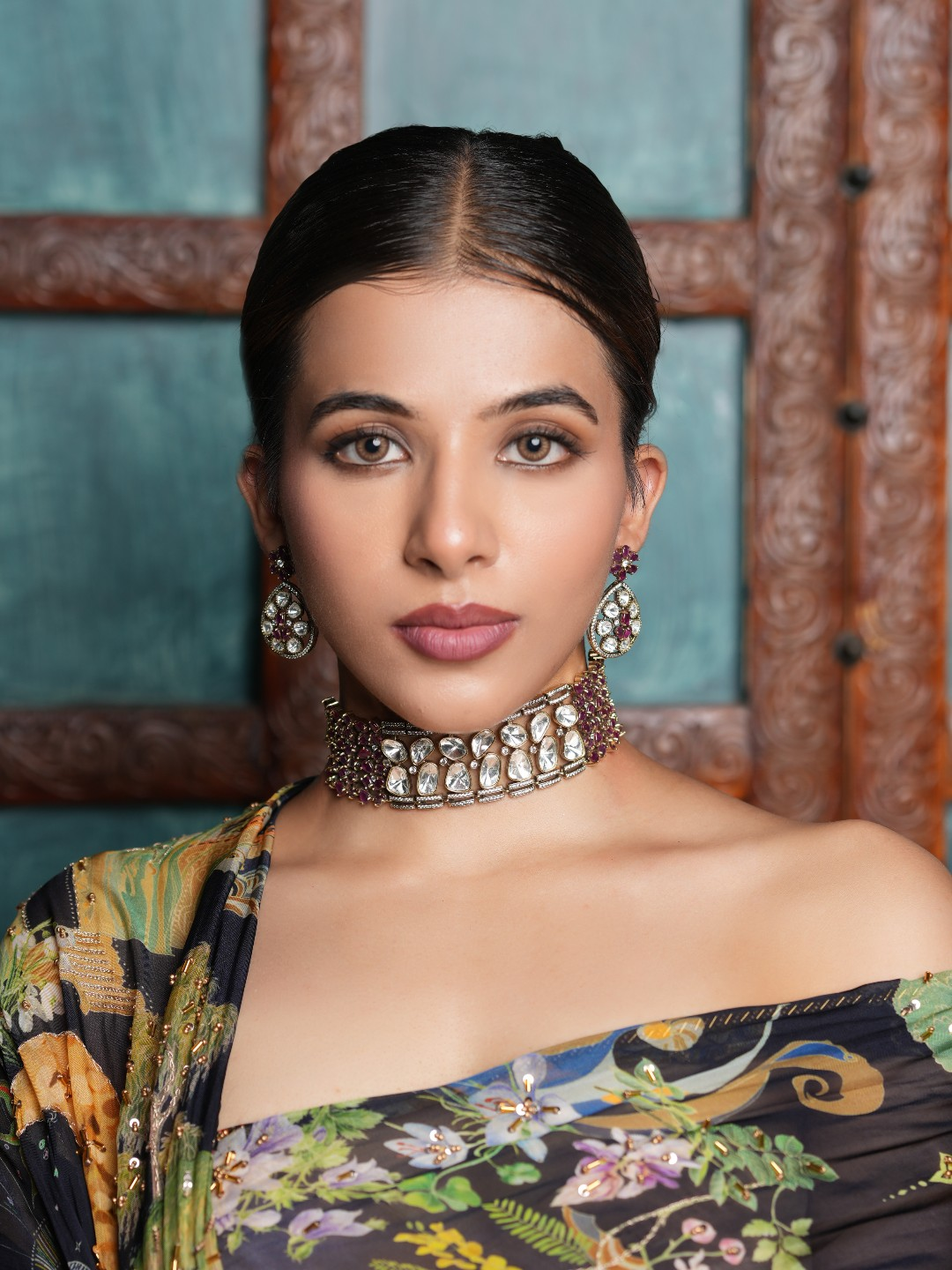 Elegant Vibrant Choker