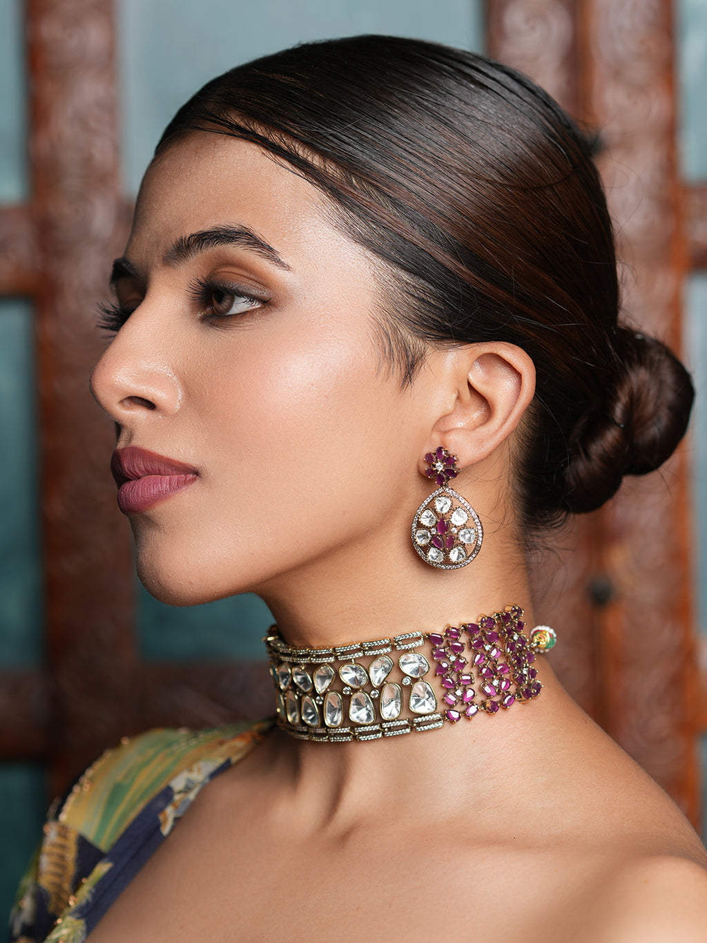 Elegant Vibrant Choker