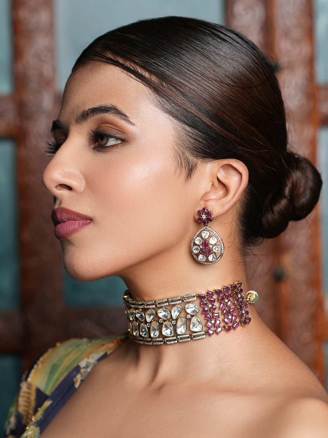 Elegant Vibrant Choker