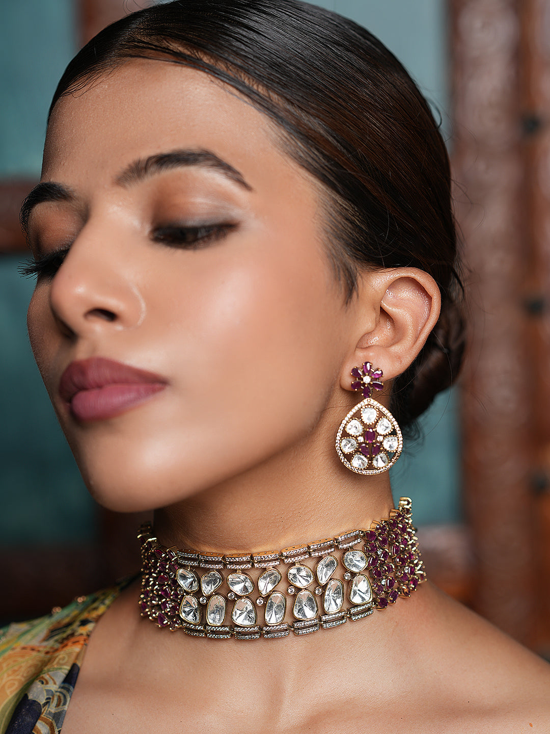 Elegant Vibrant Choker