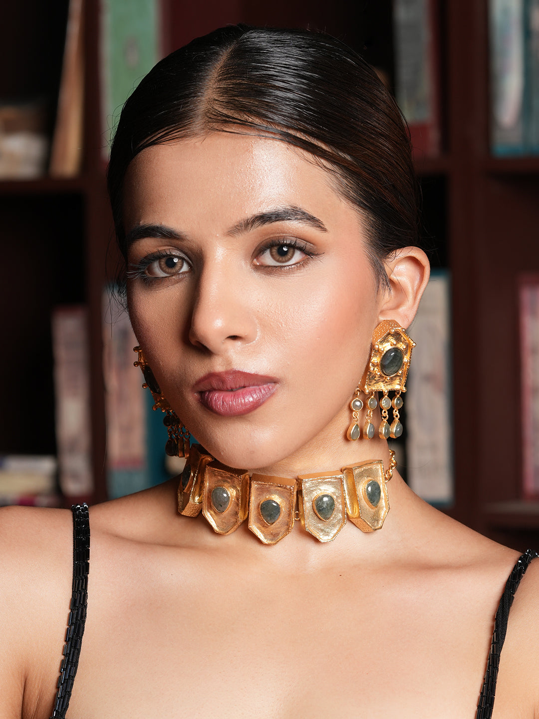 Elegant Gold Polished Choker