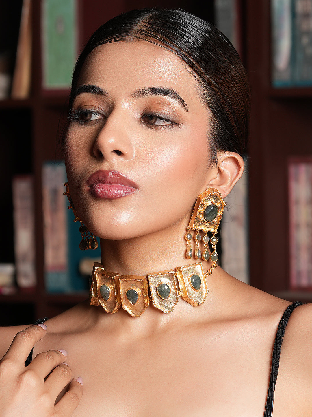 Elegant Gold Polished Choker