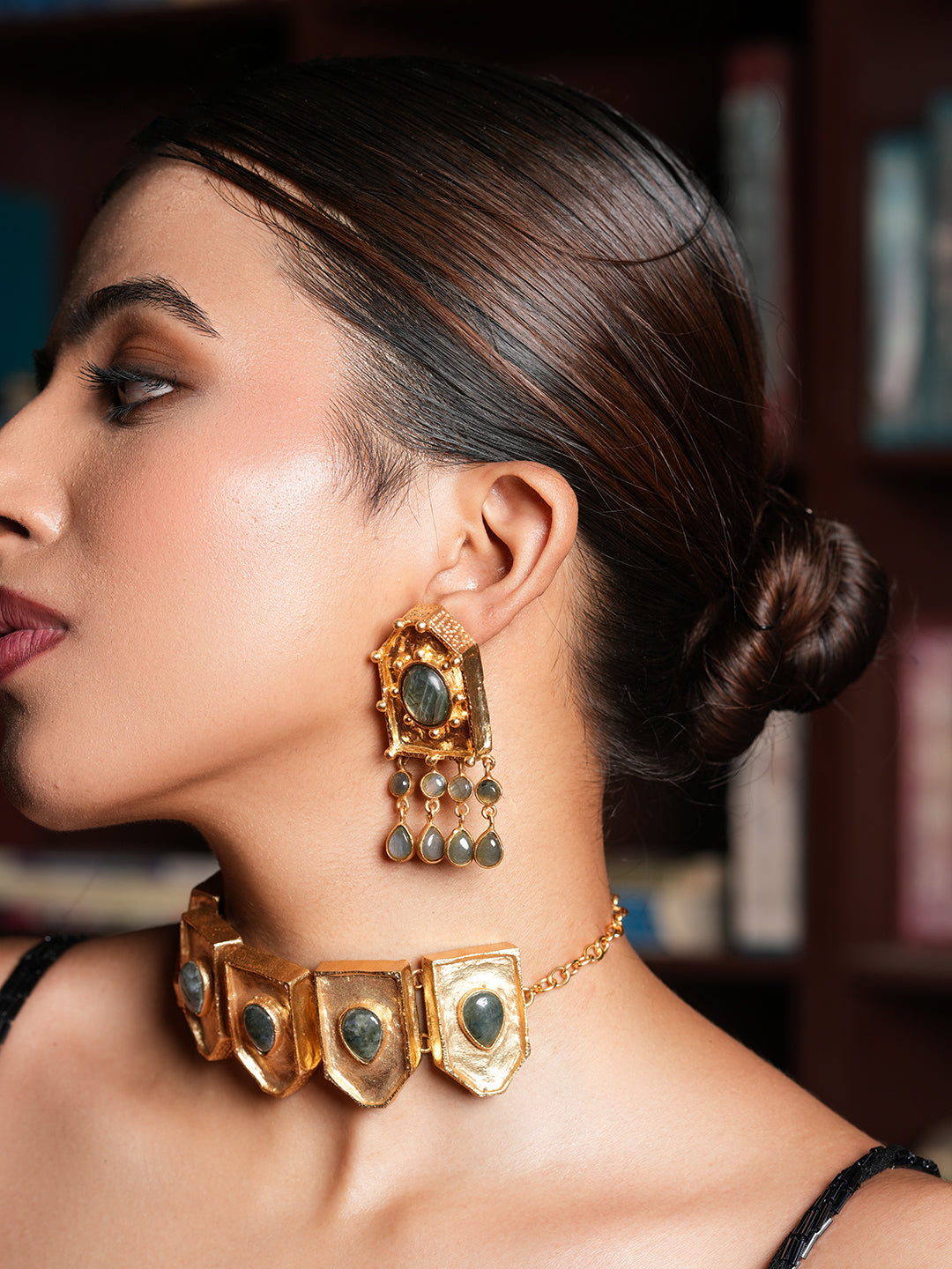Elegant Gold Polished Choker
