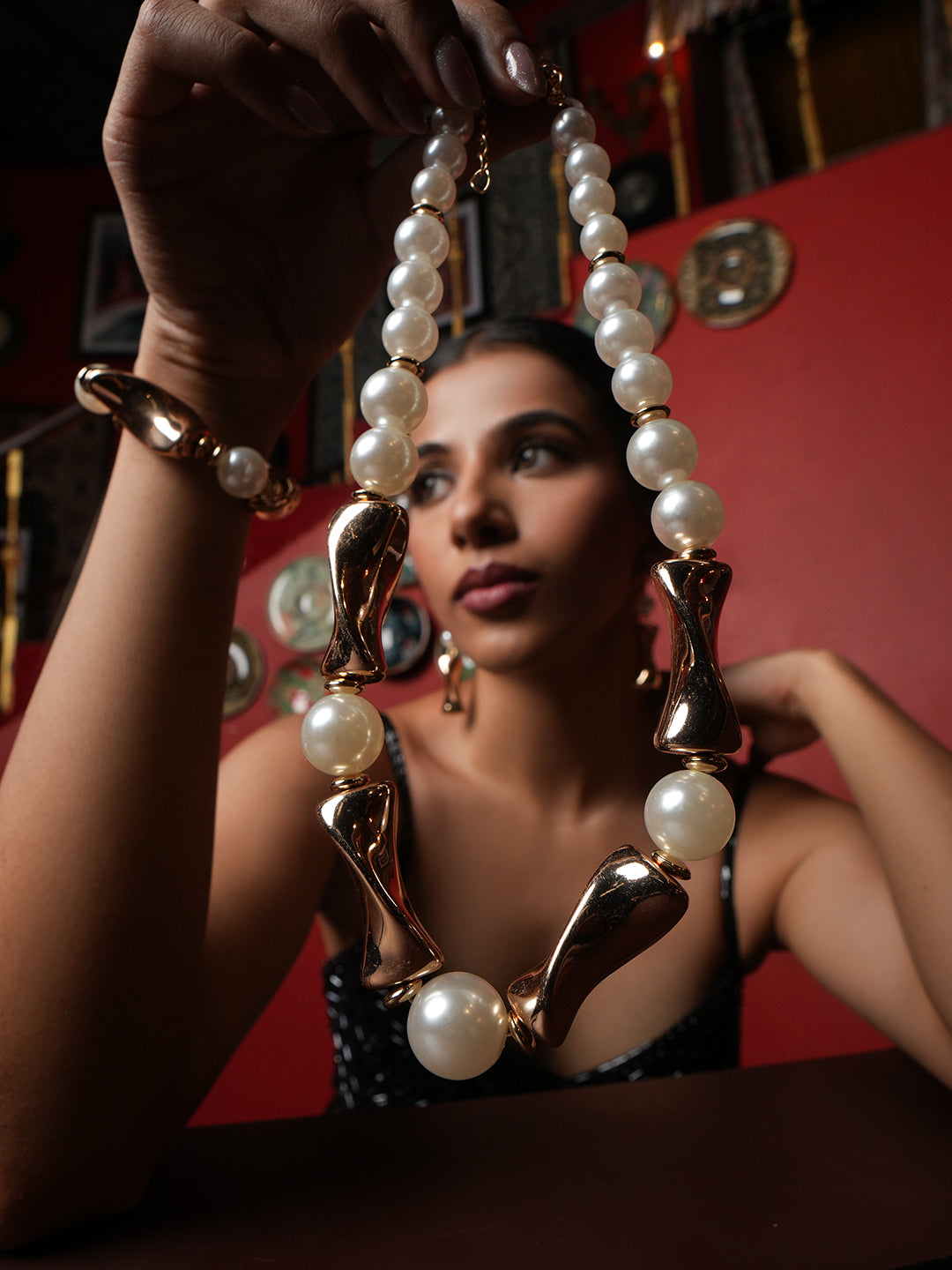Shiny White Necklace with Bracelet
