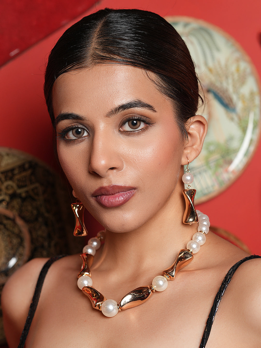 Shiny White Necklace with Bracelet