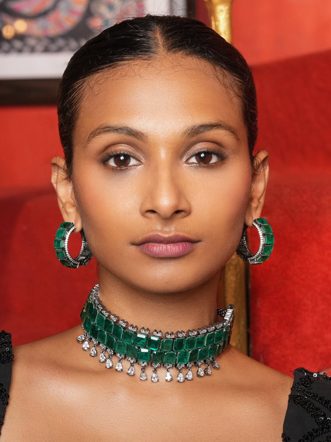 Black Modern Premium Green Choker