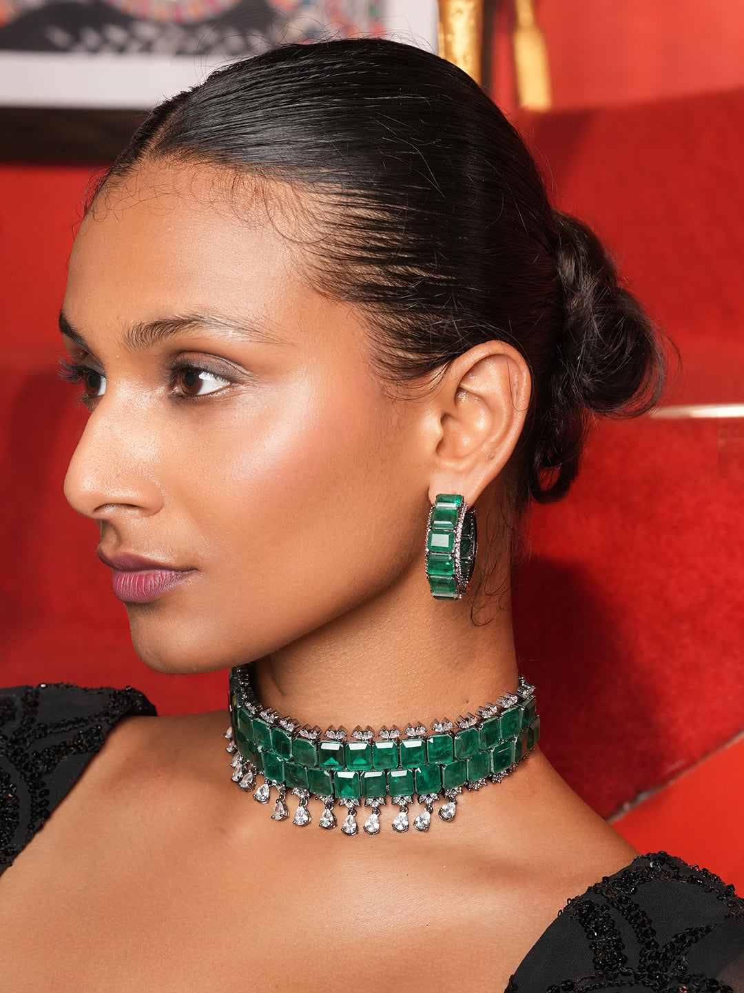 Black Modern Premium Green Choker