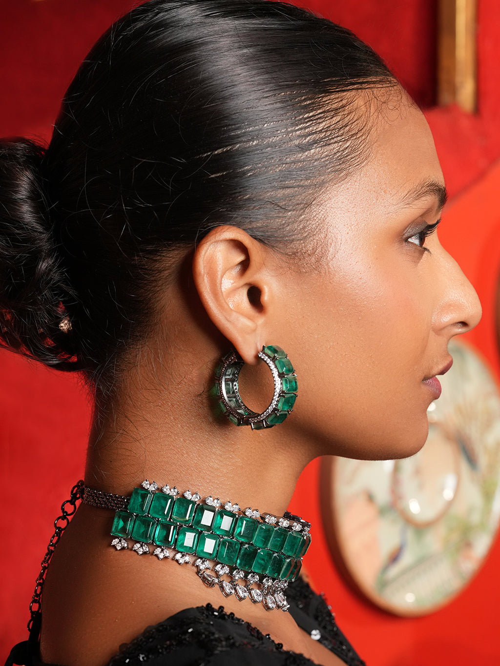 Black Modern Premium Green Choker
