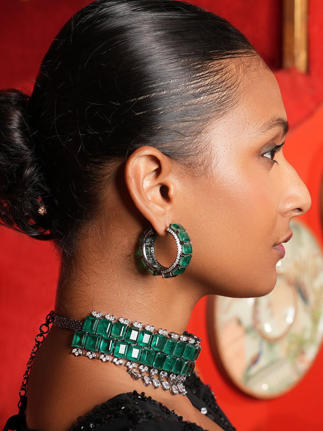 Black Modern Premium Green Choker