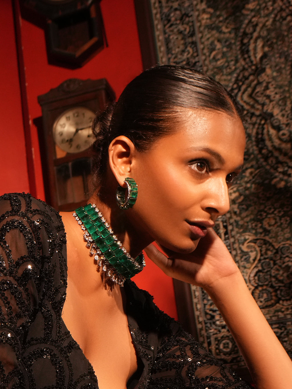 Black Modern Premium Green Choker