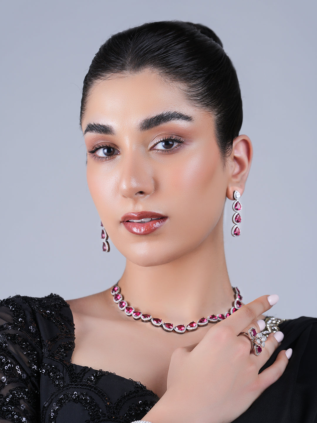 Single Line Black Polish AD Necklace
