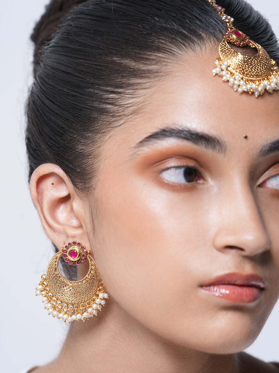 Shiny Earrings with Tika