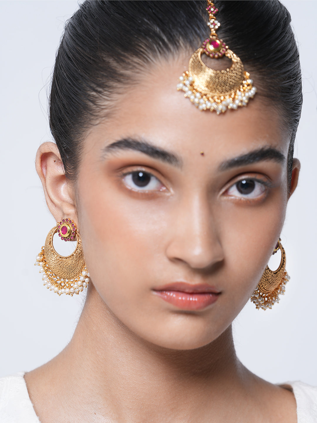 Shiny Earrings with Tika