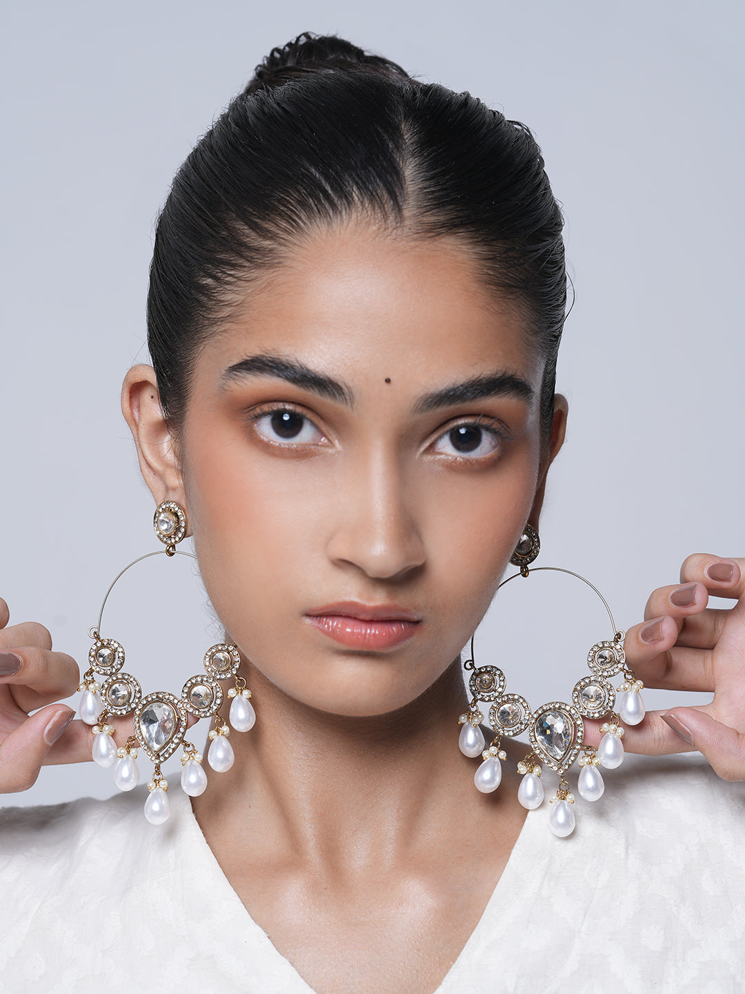 Round Mehendi Polish Kundan Earrings