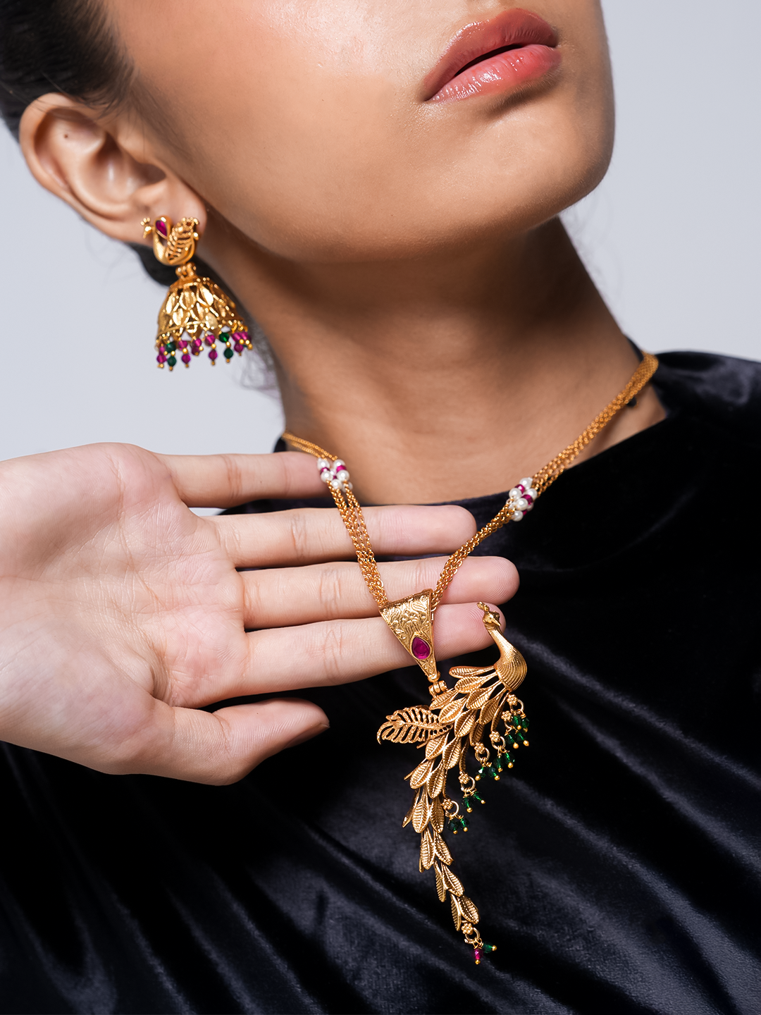 Beautiful Peacock Sleek Pendant Set
